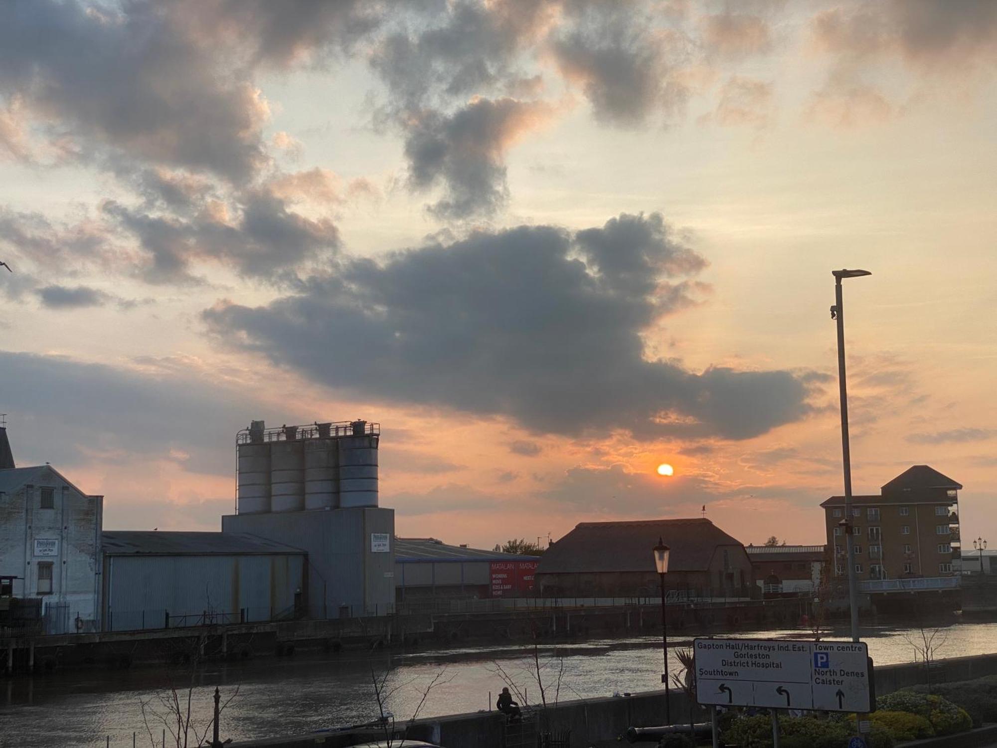 Spacious One Bedroom Flat With River View, 1E Great Yarmouth Kültér fotó